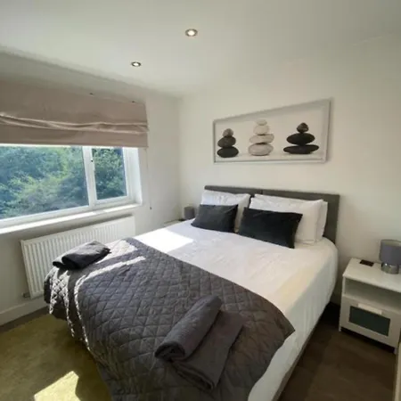 Quiet North London - 2 X Double Bedrooms - Close To Station And 20Mins Central London